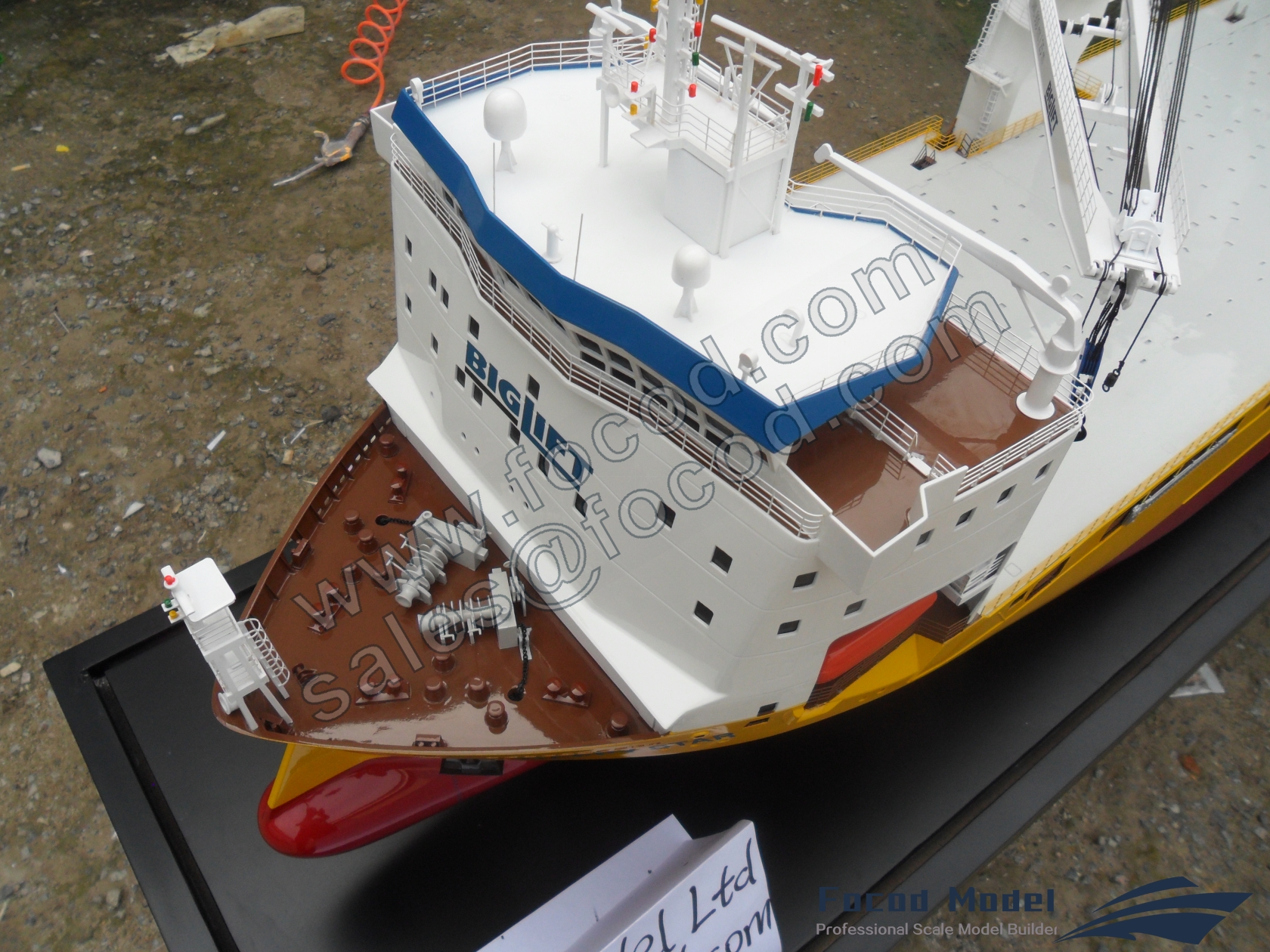 customized model of 155m heavy lift cargo ship Happy Star